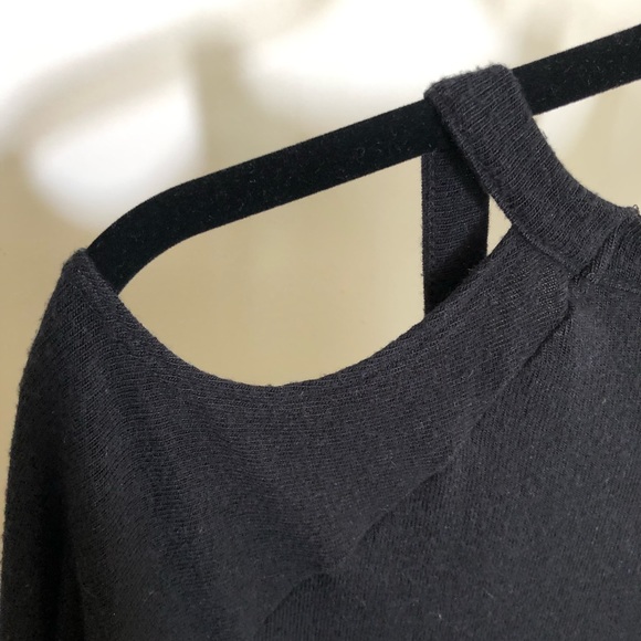 Chaser Love Knit Cold Shoulder Top M Black - Picture 7 of 7